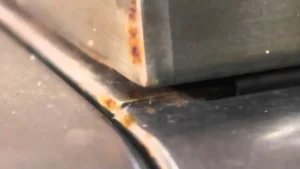 קרש חיתוך מנירוסטה, סכנת חלודה